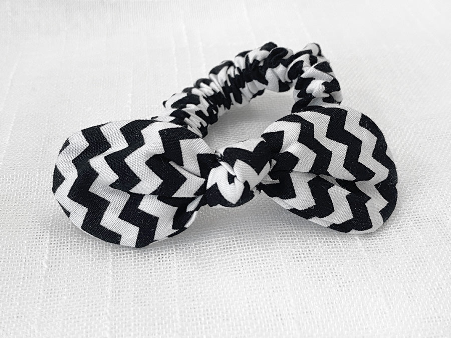 Mini Scrunchie Chevron Black